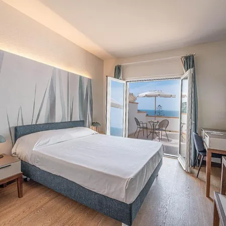 Baia Imperiale Hotel 4*